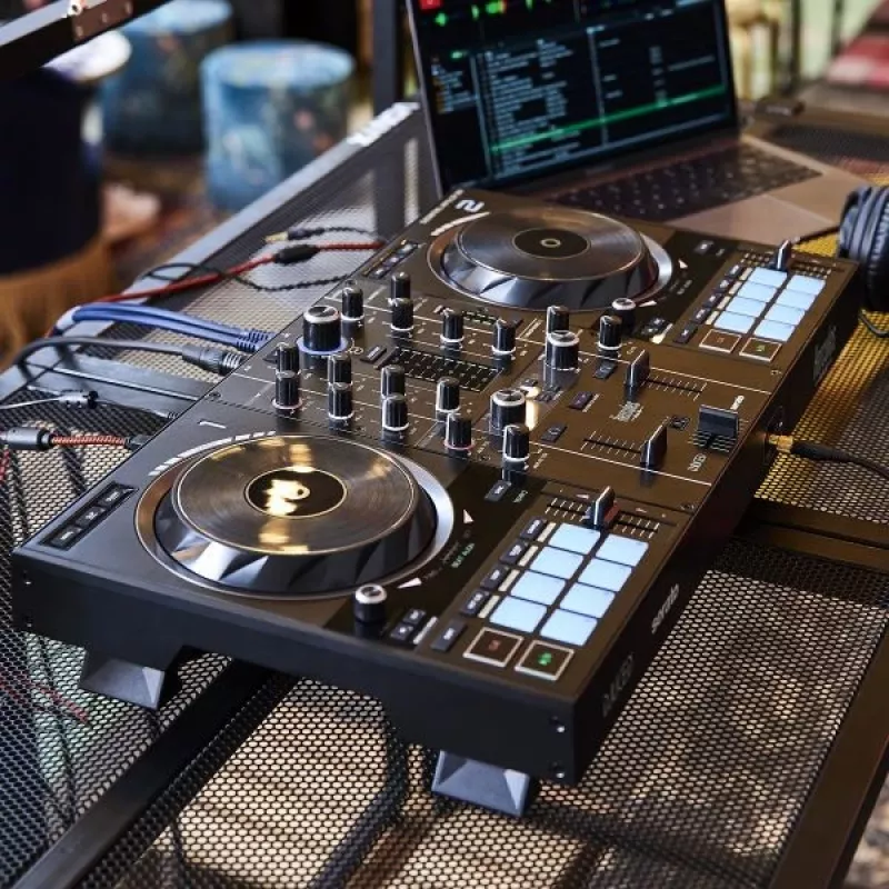 Hercules Inpulse 500 Digital Vinyl System (DVS) scratcher Melns