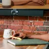 Owl Labs Owl Bar videokonferenču ierīce — 4K videokonferenču josla ar aktīvu runātāja fokusu (pievienojiet Meeting Owl 3 vai Pro, lai iegūtu 360 grādu pārklājumu un automātisku kameras pārslēgšanu)