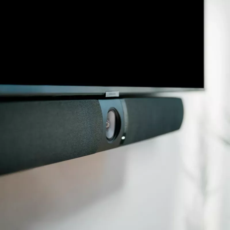 Owl Labs Owl Bar videokonferenču ierīce — 4K videokonferenču josla ar aktīvu runātāja fokusu (pievienojiet Meeting Owl 3 vai Pro, lai iegūtu 360 grādu pārklājumu un automātisku kameras pārslēgšanu)