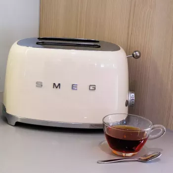 Toasteris Smeg TSF01CREU Krēmkrāsas 2 šķēlēm