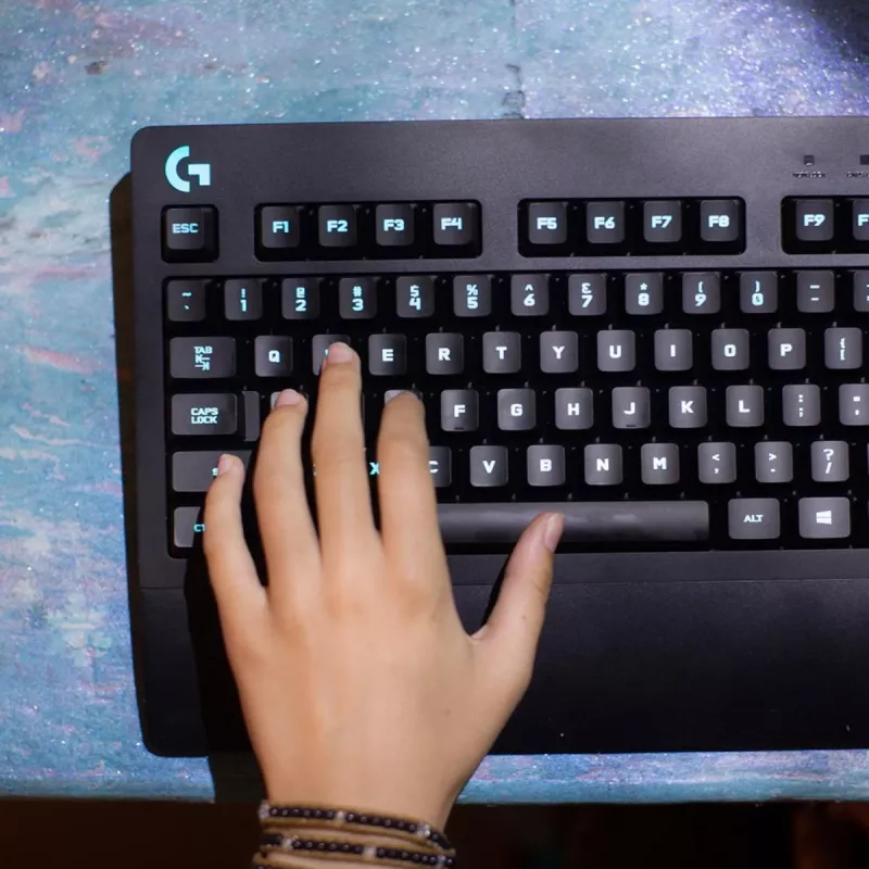 LOGITECH G213 Prodigy spēļu tastatūra USB - Azerty belģu izkārtojums
