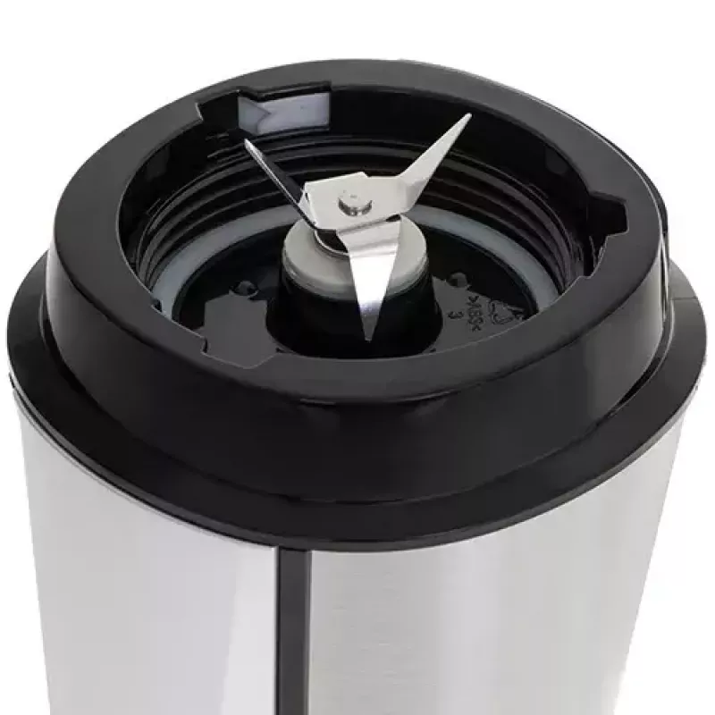 Sport blenderis Adler AD 4081 — portatīvs personīgais blenderis, 800 W maks., 0,57 l kauss, nerūsējošā tērauda asmens, 2 pudeles