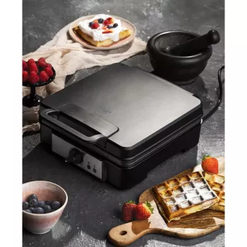 Vafeļu dzelzs Adler AD 3049, 4 kvadrātveida vafeles, nepiedegošs pārklājums, 1800 W, melna