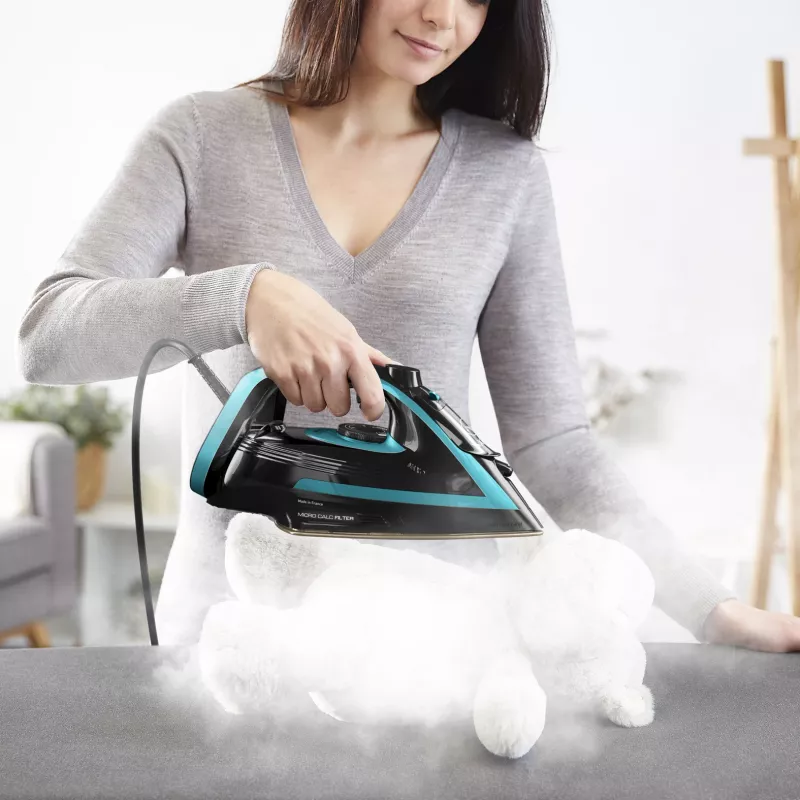 Tefal Puregliss FV8066 gludeklis ar sausu un tvaika gludināšanu, Durilium AirGlide Autoclean zole, 3000 W, melns, zils