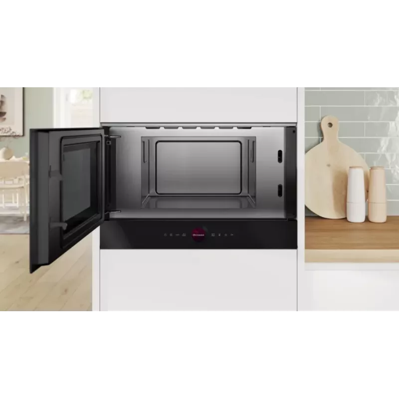 Iebūvējams solo mikroviļņu krāsns Bosch Serie 8 BFL7221B1 — 900 W, 21 L, skārienvadība, melns