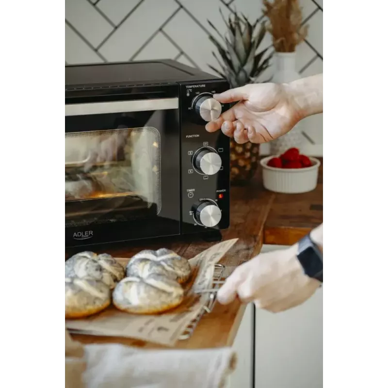 Electric countertop oven Adler AD 6024 — compact 22 L capacity, 1300 W, Melns