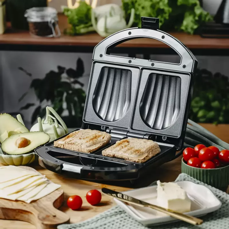 Sviestmaižu grilētājs Adler AD 3069 — kompakts galda sviestmaižu presētājs, 750 W, 2 sviestmaizes, melns