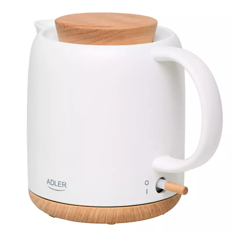 Elektriskā tējkanna Adler AD 1304 — 1 L, 1200 W, keramikas korpuss, verams vāks, 360° rotējoša pamatne, balta