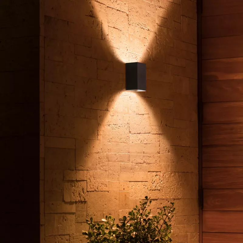 Philips Hue balta and colour ambience Resonate āra sienas gaismeklis