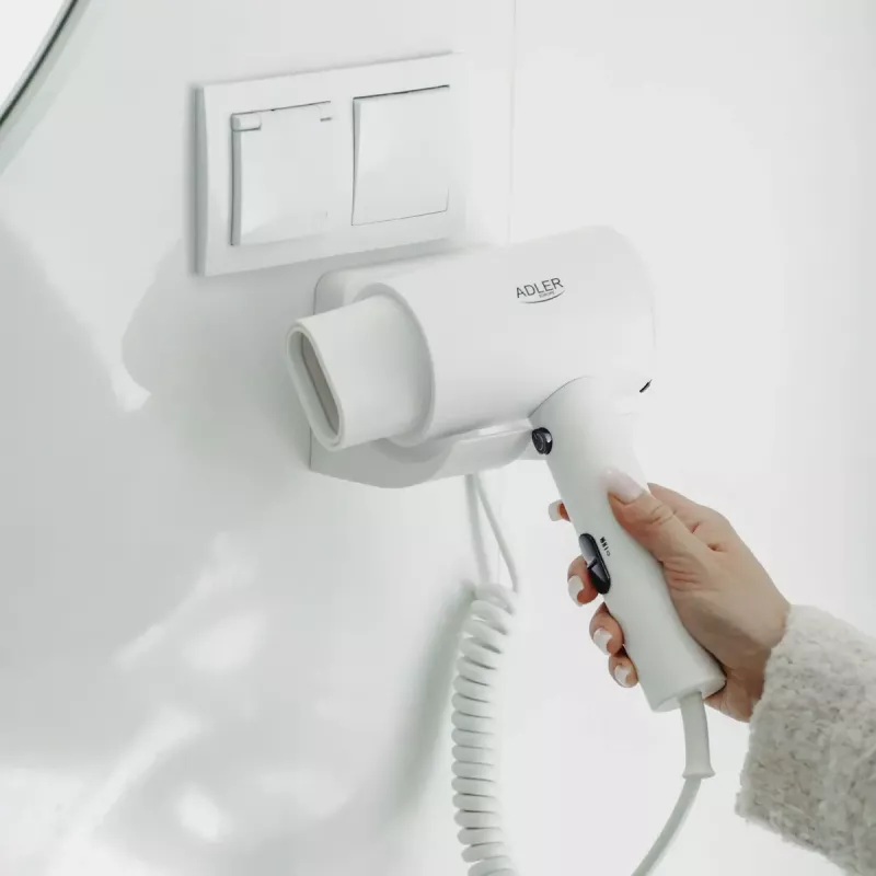 Pie sienas stiprināms matu žāvētājs Adler AD 2285 — 2000 W, 3 temperatūras iestatījumi, vēsā gaisa pūtiens, balts