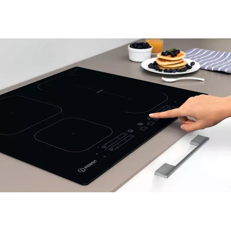 Indesit IB 65B60 NE melna iebūvējama 59 cm zonas indukcijas plīts 4 zonām(-s)