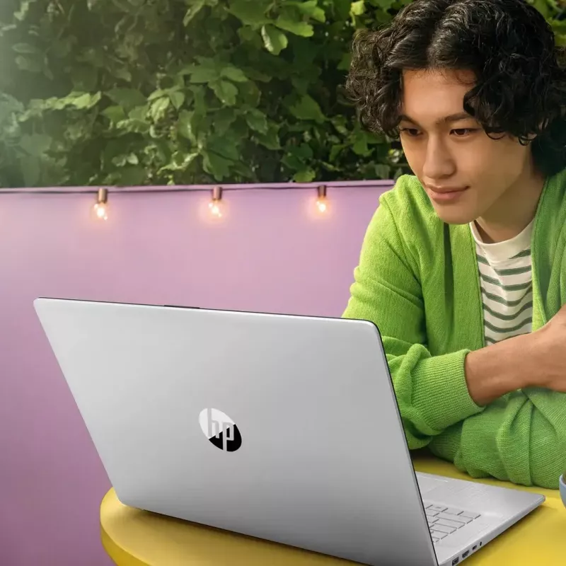 Klēpjdators HP 17-cp3114nw 17,3 collas Ryzen 7 7730U 16GB 512GB Win11Home