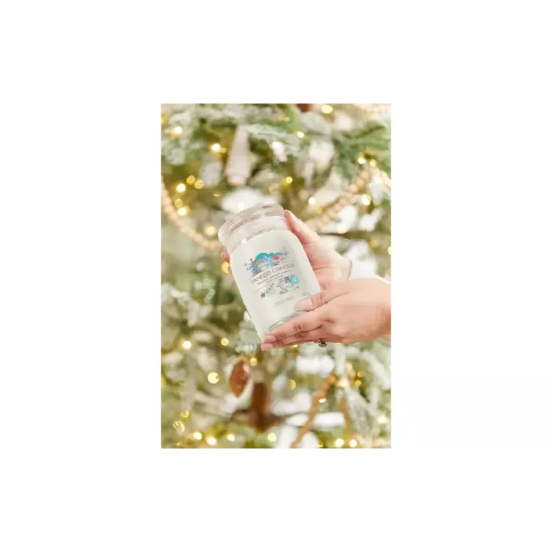 Yankee Candle Signature Magical Bright Lights liela svece burkā, 567 g