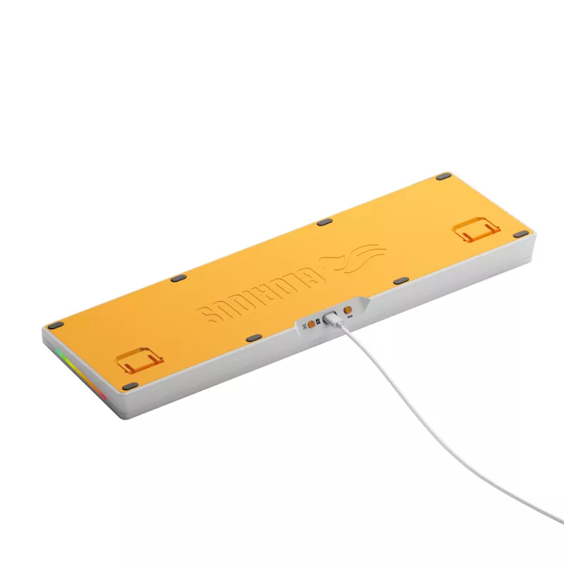 Mehāniska pilna izmēra (100%) vadu tastatūra GLORIOUS GMMK 3 HE — balta, USB, QWERTY, RGB