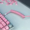 Satīta USB kabeļa GLORIOUS GMMK Pixel Pink 1.5m – noņemams satīts kabelis tastatūrām