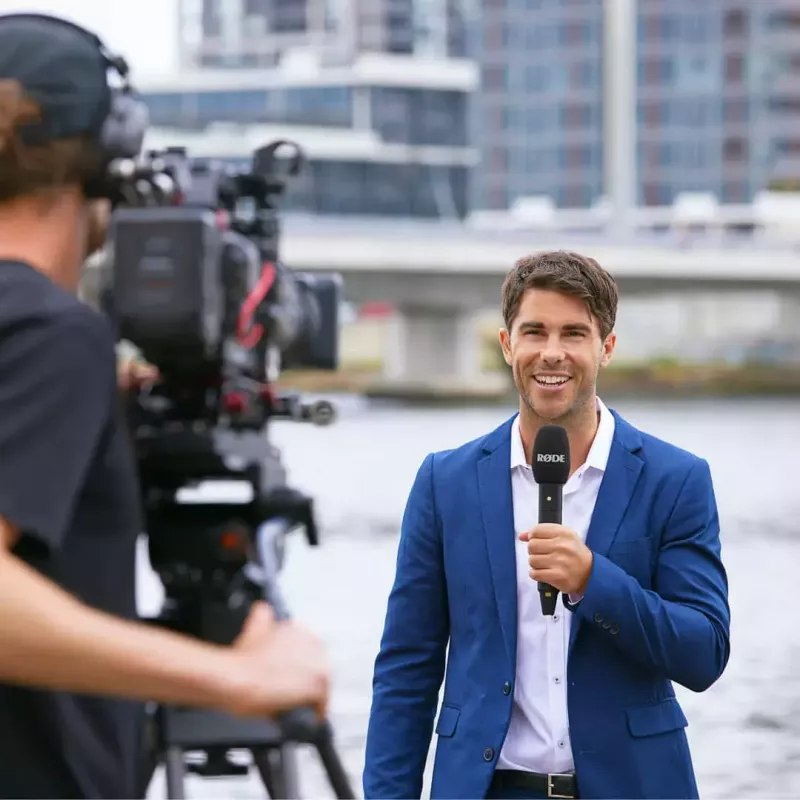 Rokas kondensatora mikrofons RØDE Interview Pro — daudzvirzienu, 48 kHz/32 bitu, 32 GB, bezvadu, līdz 200 m, melns