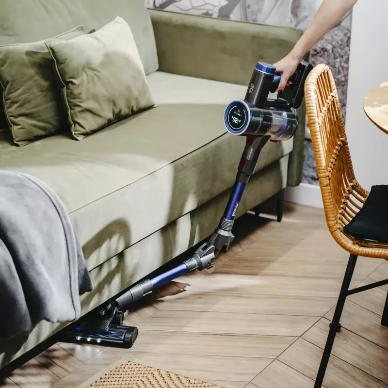 Bezvada putekļsūcējs Adler AD 7061 Allergy-friendly PRO — 22,2 V akumulators, 30 min darbības laiks, 0,8 l bezmaisa putekļu tvertne, EPA12/HEPA13 filtrācija, 350 W maks., melns
