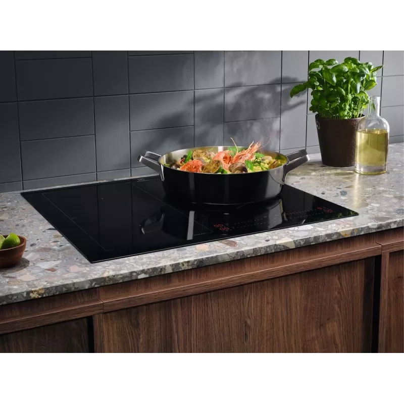 Electrolux Serie 700 EIS62453 Melns Built-in 60 cm Zone induction hob 4 zone(s)