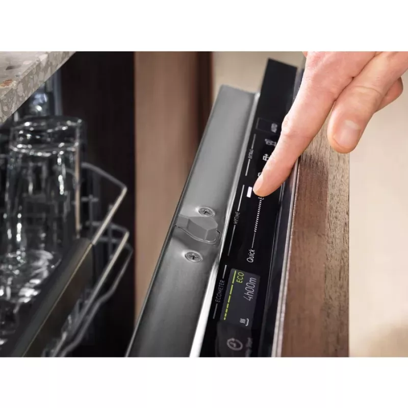 Pilnībā iebūvējamā trauku mazgājamā mašīna Electrolux QuickSelect 13 EEQ47210L — 13 galda piederumu komplekti, 60 cm, AirDry, 8 programmas