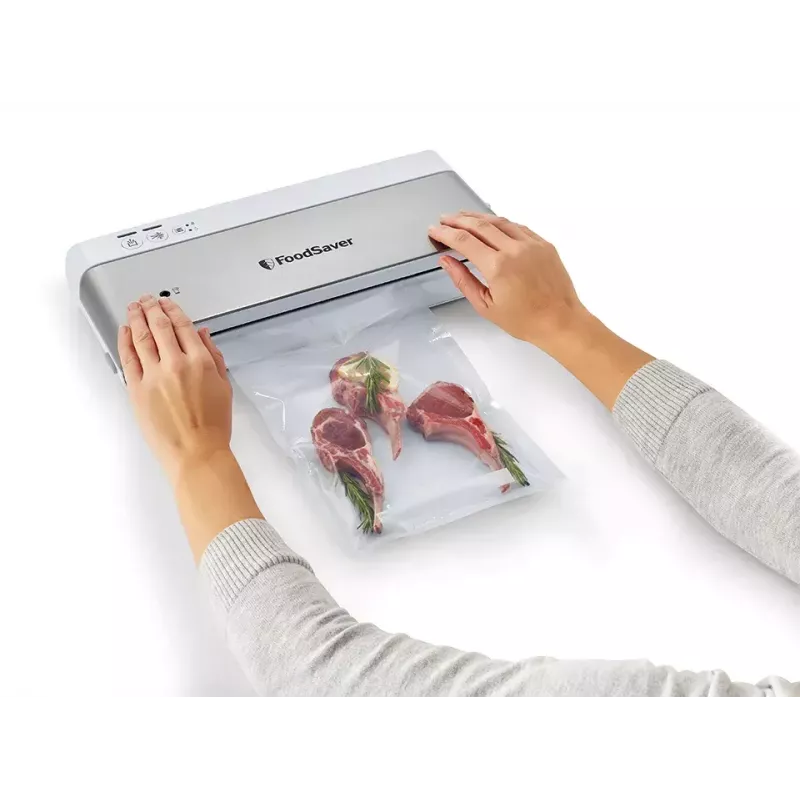 Vakuuma aizzīmogotājs FoodSaver VS0100X — rotējoša vadība, komplektā rullis un 4 vakuuma maisi, sudrabaini balts