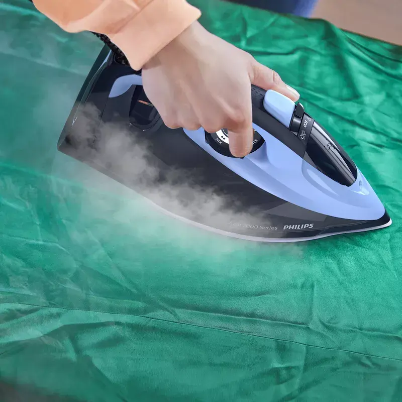 Sausā un tvaika gludeklis Philips 7000 sērija DST7041/20 — 2800 W, 0,3 L ūdens tvertne, SteamGlide Elite zole, 3 temperatūras iestatījumi