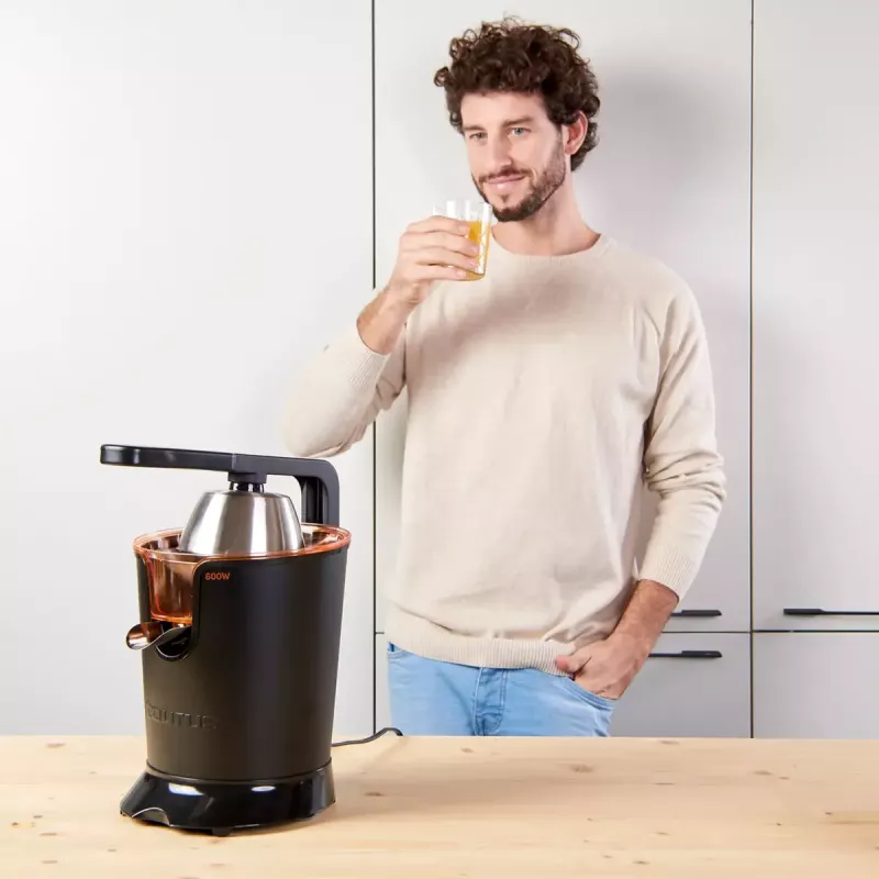 Centrbēdzes sulu spiede Taurus Easy Press 600 — 600 W, 0,65 L sulas trauks, nerūsējošā tērauda korpuss, pretpilēšanas funkcija