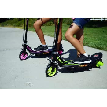 Elektriskais skrejritenis Razor Power Core E90 — 12 V svina baterija, maks. ātrums 16 km/h, tērauda rāmis, cietie riteņi, slodze 54 kg