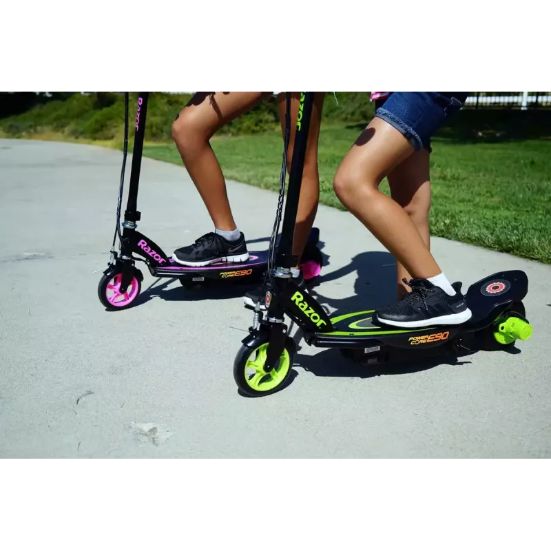 Elektriskais skrejritenis Razor Power Core E90 — 12 V svina baterija, maks. ātrums 16 km/h, tērauda rāmis, cietie riteņi, slodze 54 kg