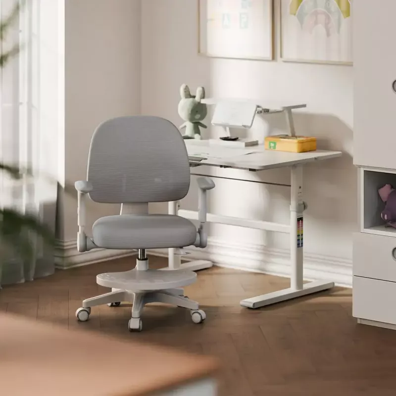 Grozámais krēsls mark adler Junior 5.0 — ergonomiska sieta atzveltne, putu sēdeklis, regulējams augstums 42–54 cm, pelēks