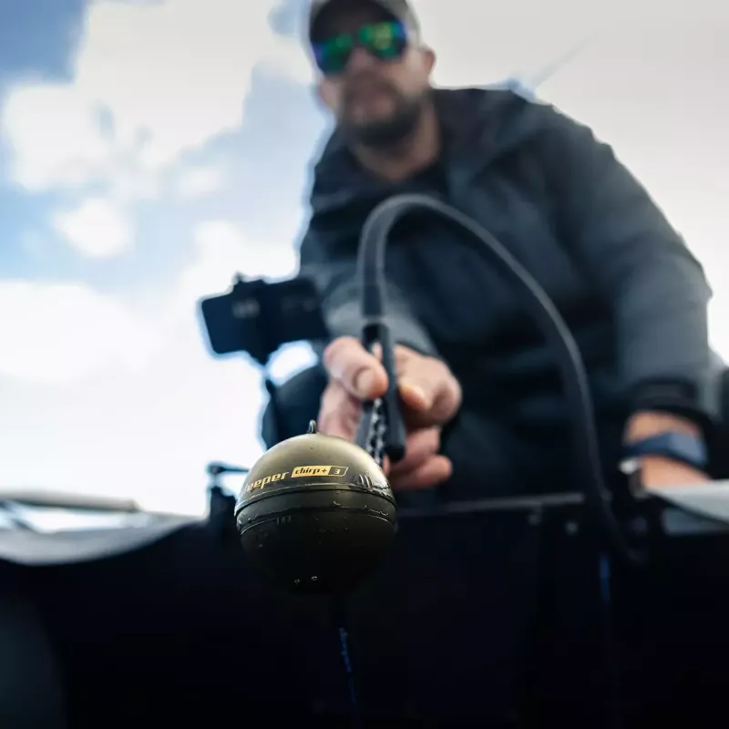 Pārnēsājams zivju meklētājs deeper Smart Sonar CHIRP+3 Wi‑Fi — metams bezvadu hidrolokators, maks. dziļums 100 m, konusa leņķi 47°/20°/7°, Wi‑Fi, GPS/GLONASS