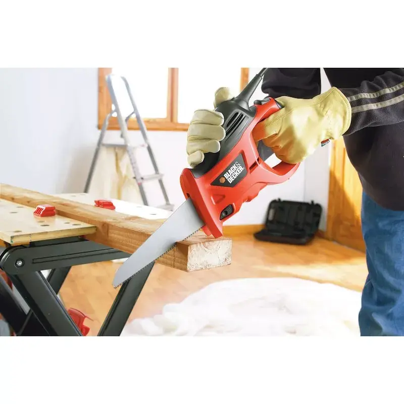 Rokas zāģis Melns & Decker KS880EC-QS – rokas zāģis, asmens garums 23.9 cm, ergonomisks rokturis, oranžs