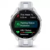 Viedpulkstenis GARMIN Forerunner 965 — 47 mm titāna korpuss, 1,4 collu AMOLED, 32 GB, 23 dienu akumulators, GPS/GLONASS/Galileo, balta silikona siksniņa