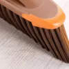 Iekštelpu slaucīšanas suka VILEDA modelis 136082 ar mīkstiem/cietiem plastmasas sariem un kātu, bronzas krāsā