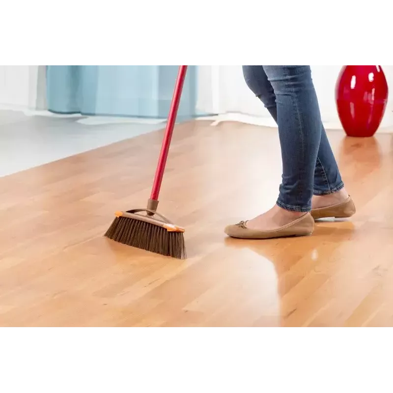 Iekštelpu slaucīšanas suka VILEDA modelis 136082 ar mīkstiem/cietiem plastmasas sariem un kātu, bronzas krāsā