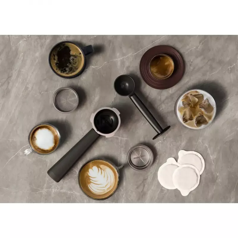 Espresso automāts AEG EC6-1-6BST, manuāls, galda virsmai, 1,0 l ūdens tvertne, 15 bāri, piena putotājs, 1450 W, skārienvadība, melns