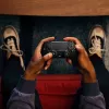 Gamepad Sony DualSense V2 Melns — Bezvadu/Bluetooth 5.1 un USB-C, iebūvēts akumulators, taustes atgriezeniskā saite, žiroskops, skārienpaliktnis, austiņu ligzda