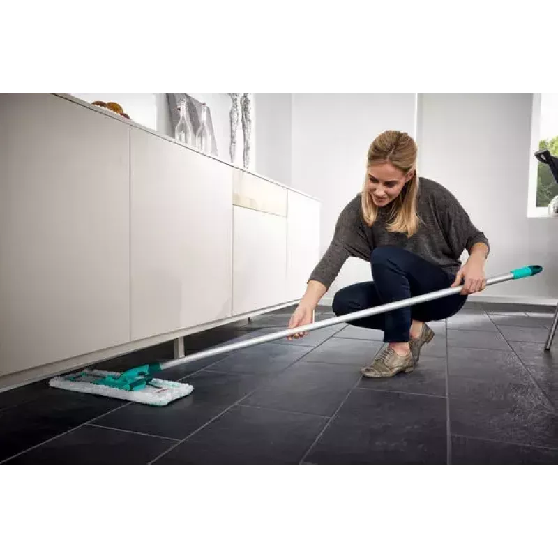 Mop Leifheit 55045 Wet Microfiber — plakans mitrais mops ar mikrošķiedras galviņu grīdu tīrīšanai