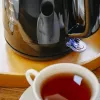 Elektriskā tējkanna Adler AD 1380B — 1,7 L, līdz 2200 W, melna, 360° pamatne