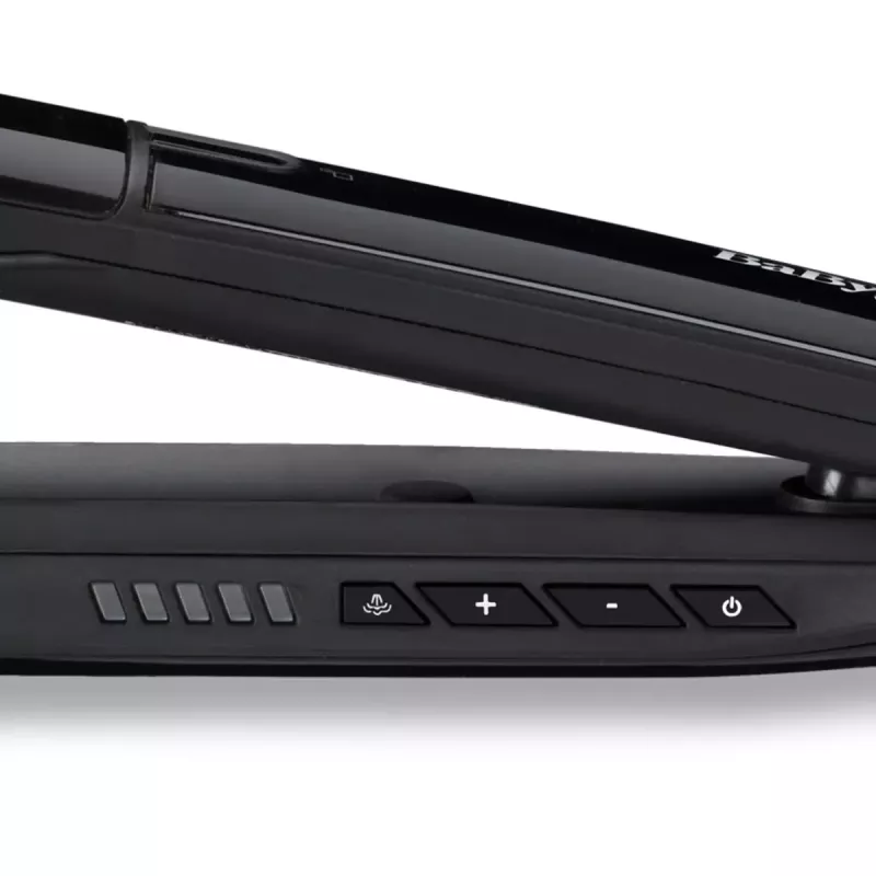 Taisnošanas gludeklis BABYLISS ST496E — tvaika miglas veidotājs, platās keramikas plāksnes 39×100 mm, 150–230°C, 67W, 2,5 m grozāms vads