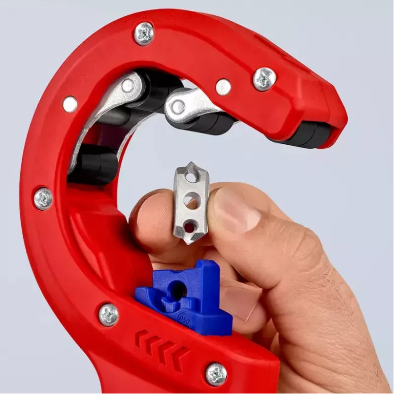 Cauruļu griezējs Knipex 90 23 01 BK tērauda asmens plastmasas rokturis 165mm