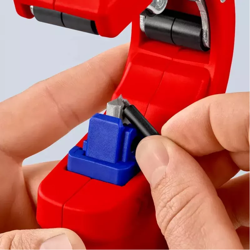 Cauruļu griezējs Knipex 90 23 01 BK tērauda asmens plastmasas rokturis 165mm