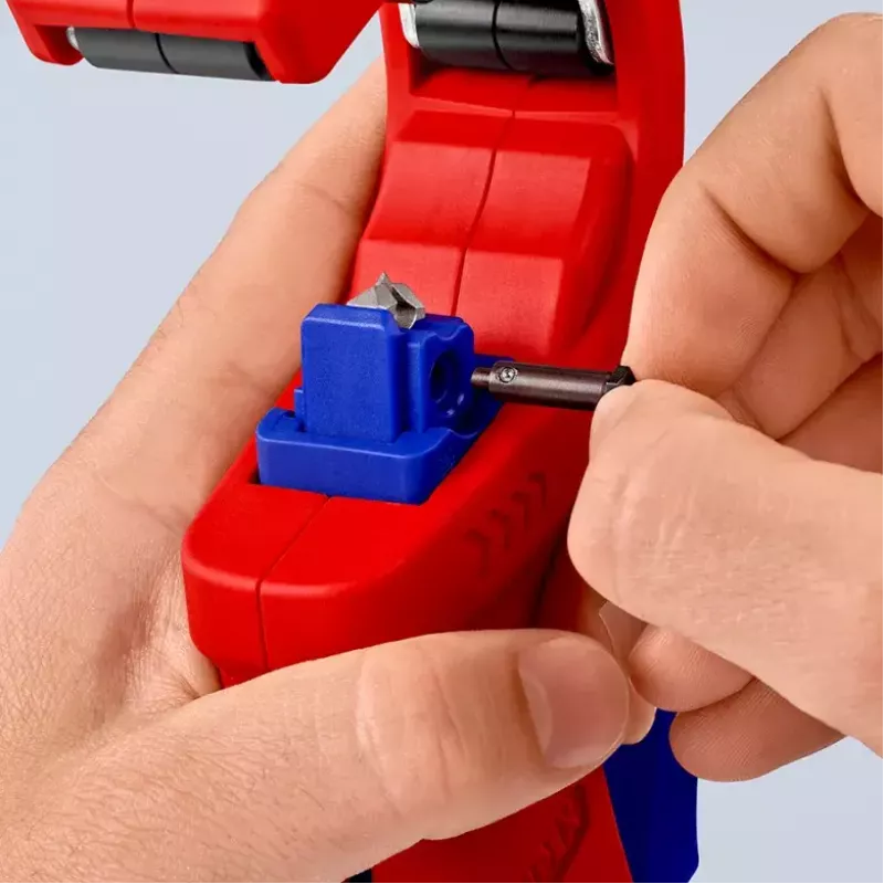 Cauruļu griezējs Knipex 90 23 01 BK tērauda asmens plastmasas rokturis 165mm