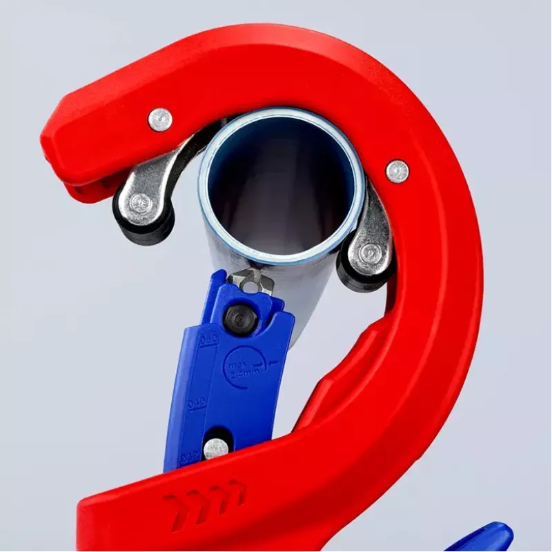 Cauruļu griezējs Knipex 90 23 01 BK tērauda asmens plastmasas rokturis 165mm