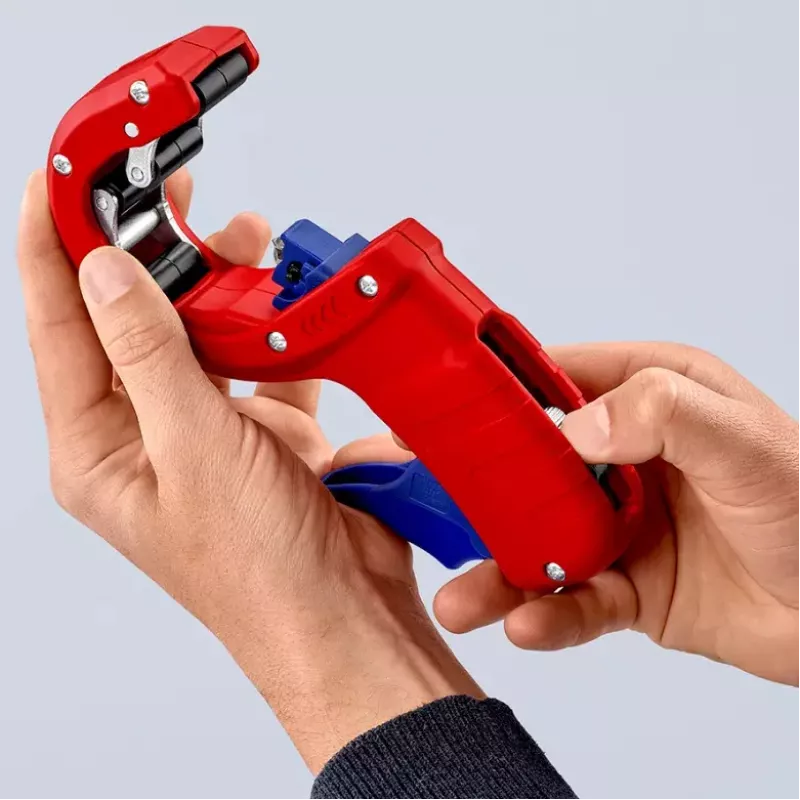 Cauruļu griezējs Knipex 90 23 01 BK tērauda asmens plastmasas rokturis 165mm