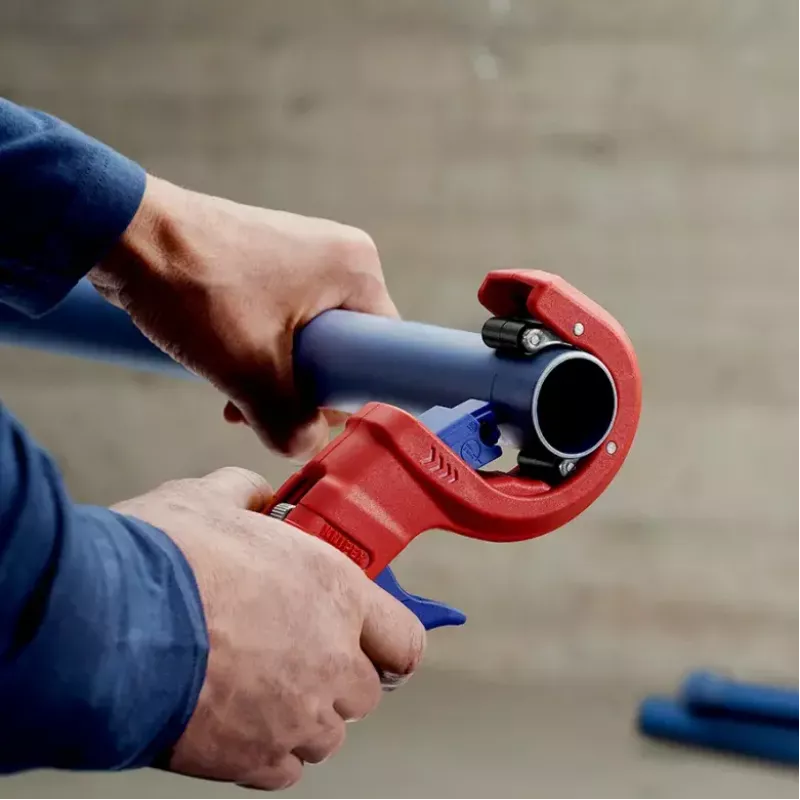 Cauruļu griezējs Knipex 90 23 01 BK tērauda asmens plastmasas rokturis 165mm