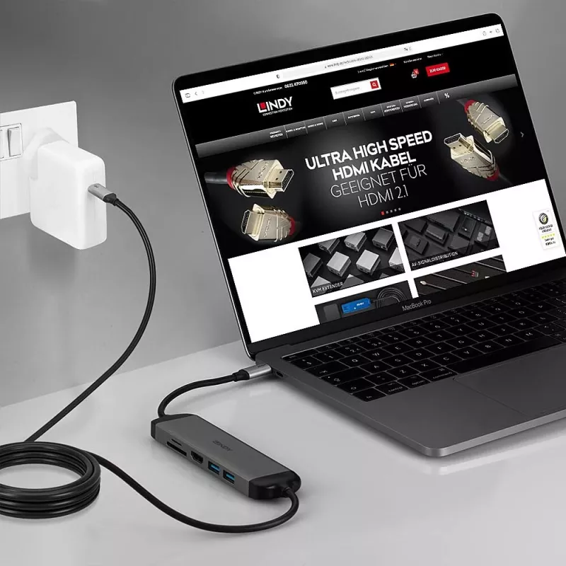 Lindy DST-Micro 140, USB-C klēpjdatora mikro dokstacija ar 4K atbalstu un 1,4 m 60 W uzlādes kabeli