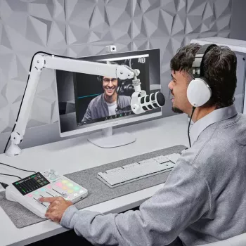 Dinamiskais skatuves mikrofons Rode PodMic balts — kardioīds, XLR, 20–20000 Hz, -57 dB jutība