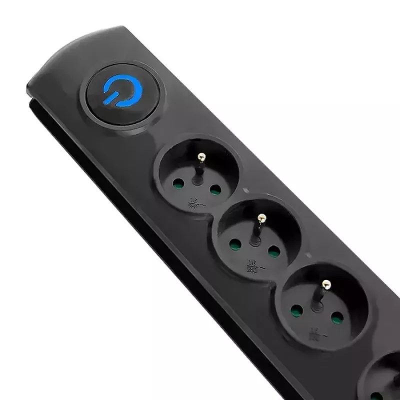 Pārsprieguma aizsargs QOLTEC 50104 — 4 maiņstrāvas kontaktligzdas, 230 V, 1,5 m kabelis, melns