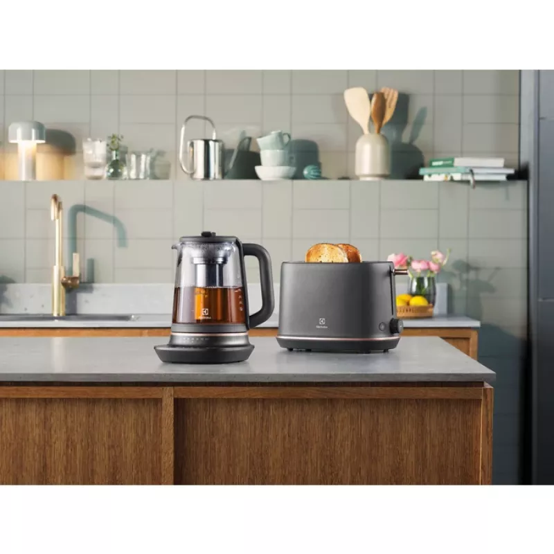 Electrolux E7GK1-8BP elektriskā tējkanna 1.7 L 2000 W Melna, Vara krāsā