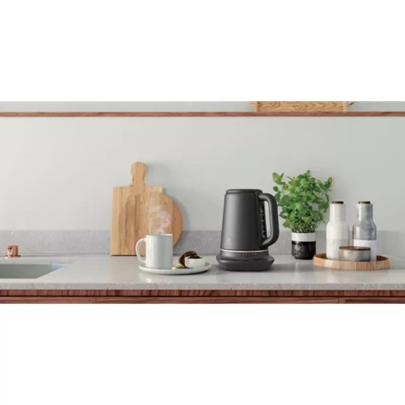 Electrolux E7K16BP elektriskā tējkanna 1,7 L 2400 W melna, vara